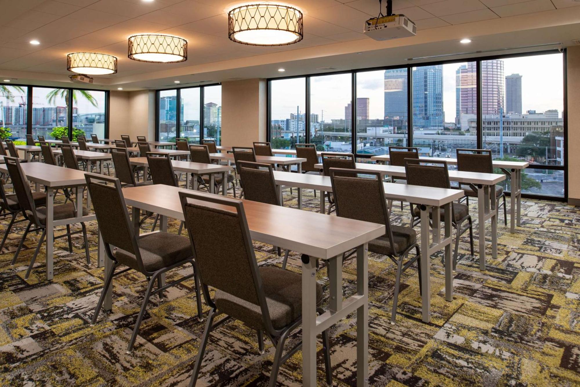 Home2 Suites By Hilton Tampa Downtown Channel District Extérieur photo
